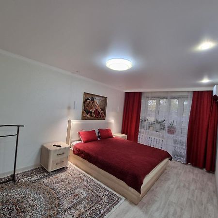Посуточная Квартира На Мухита C Wi-Fi Uralsk Exterior photo
